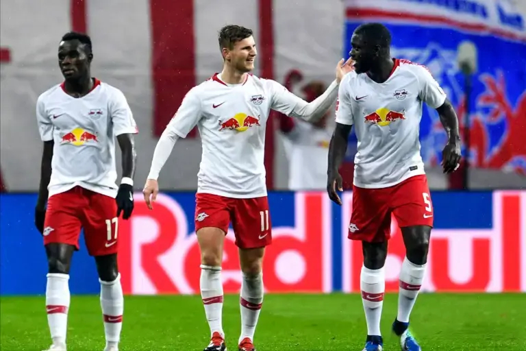 球场独狼7场16球，超级前锋效率惊人，超越姆巴佩哈兰德成最强前锋